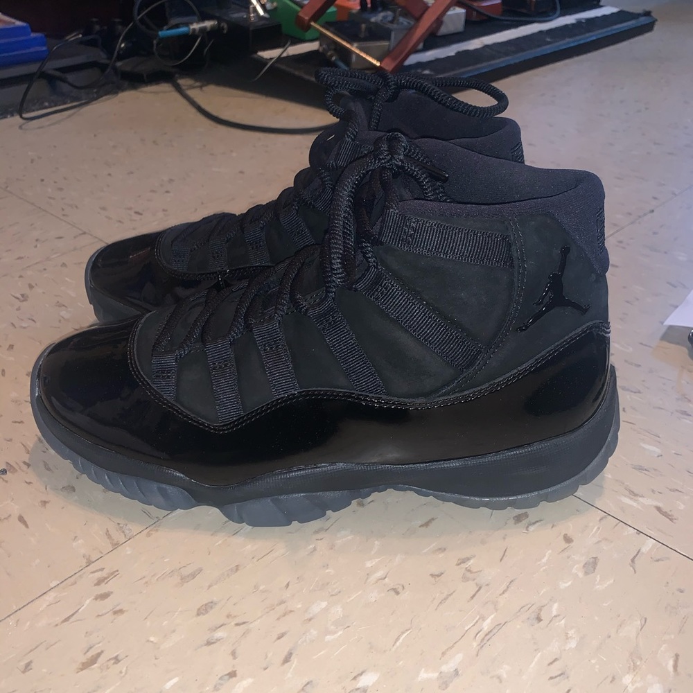 Jordan retro 11 cap and gown (blackout) men’s sz 8